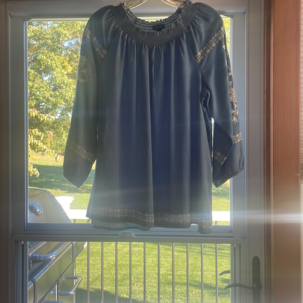 J.Jill Denim  Embroidered Pheasant Top. Size L